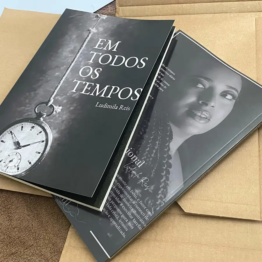 Devocional Em Todos os Tempos, de Ludimila Reis — capa e contracapa